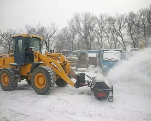 冬季除雪策略——滚刷扫雪机